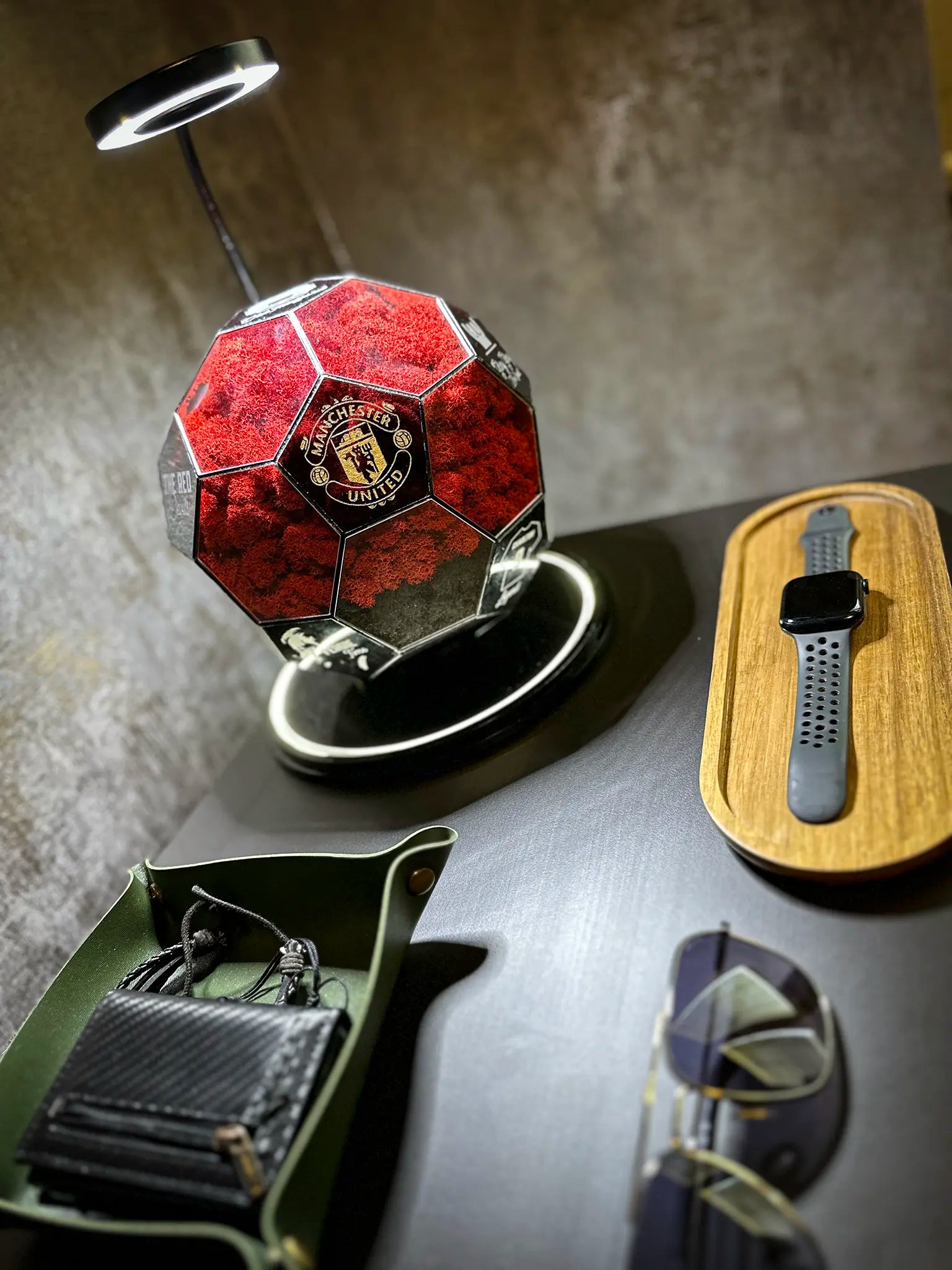 Manchester United F.C. ball (red/black)